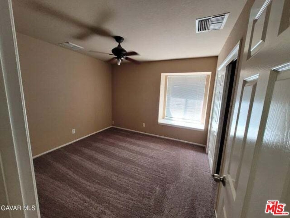 9825 Sally Avenue - Photo 5