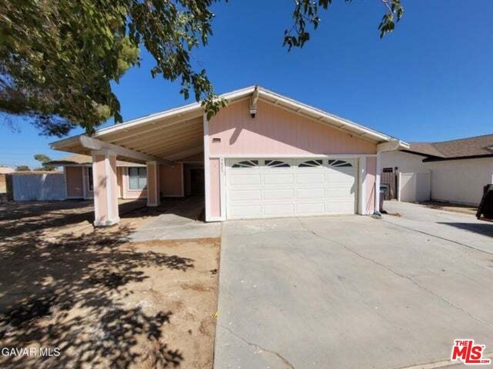 9825 Sally Avenue - Photo 0