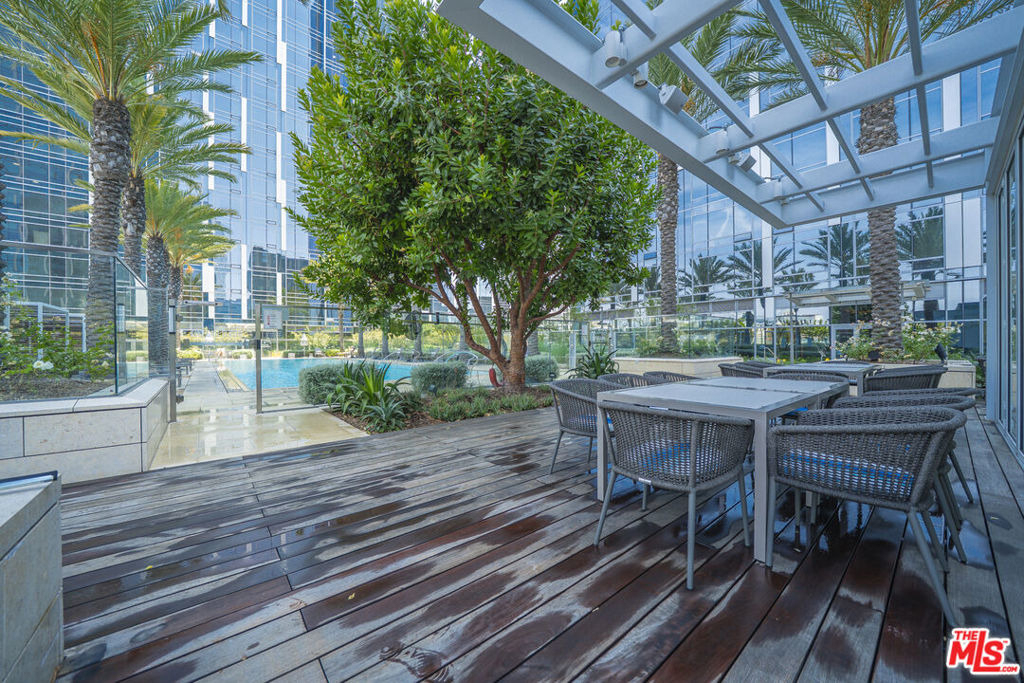 889 Francisco Street - Photo 37