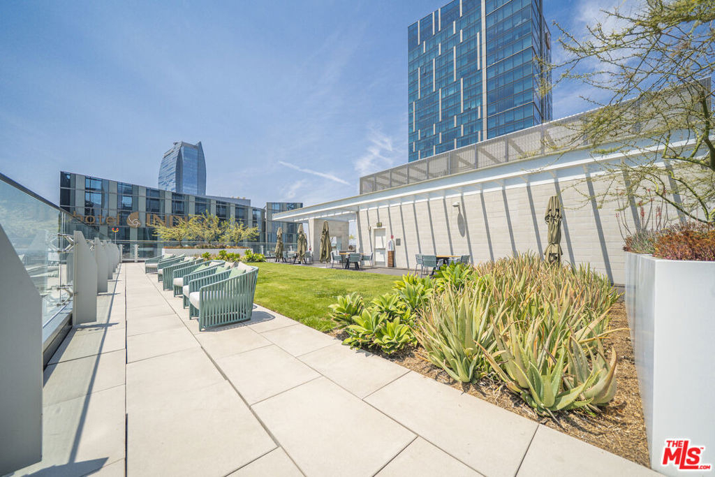 889 Francisco Street - Photo 47