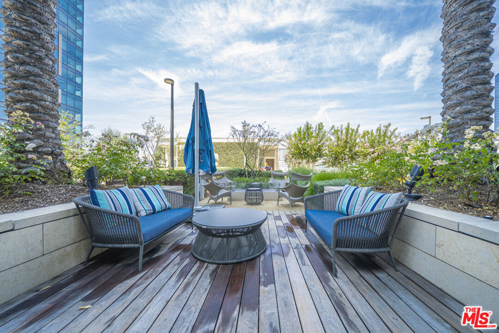 889 Francisco Street - Photo 36