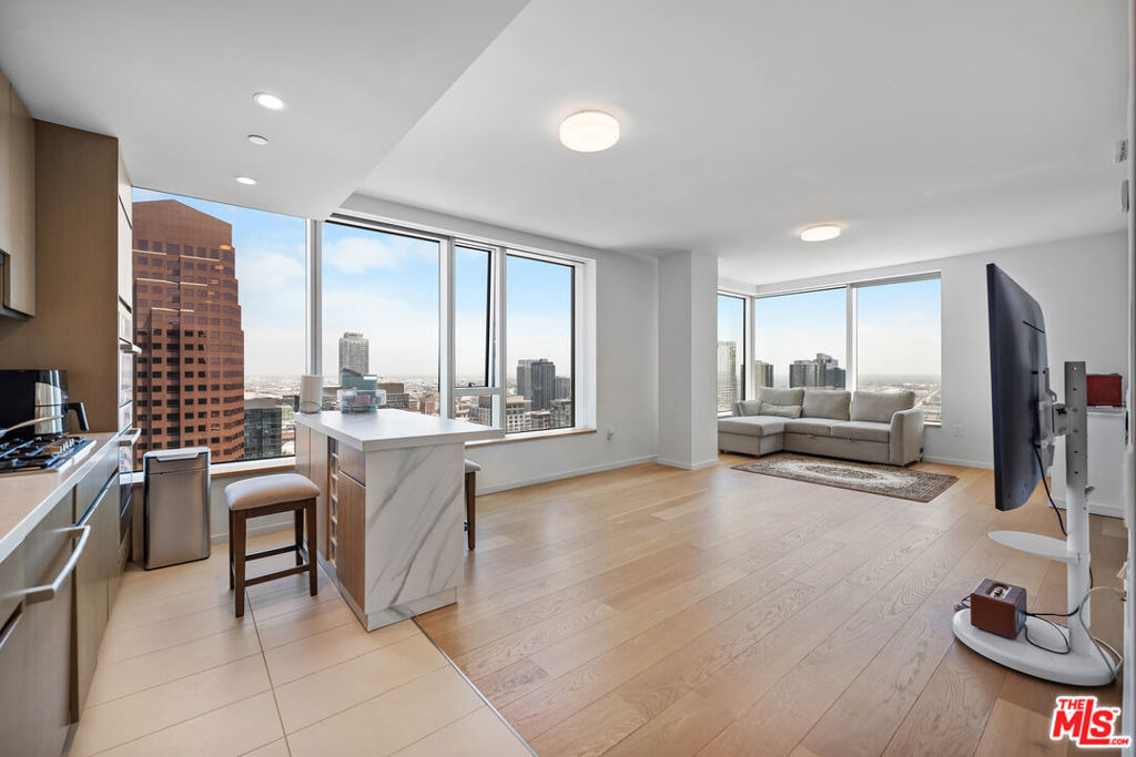889 Francisco Street - Photo 0