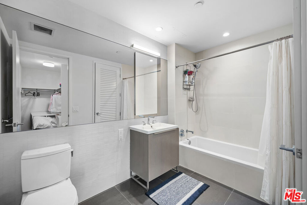 889 Francisco Street - Photo 18