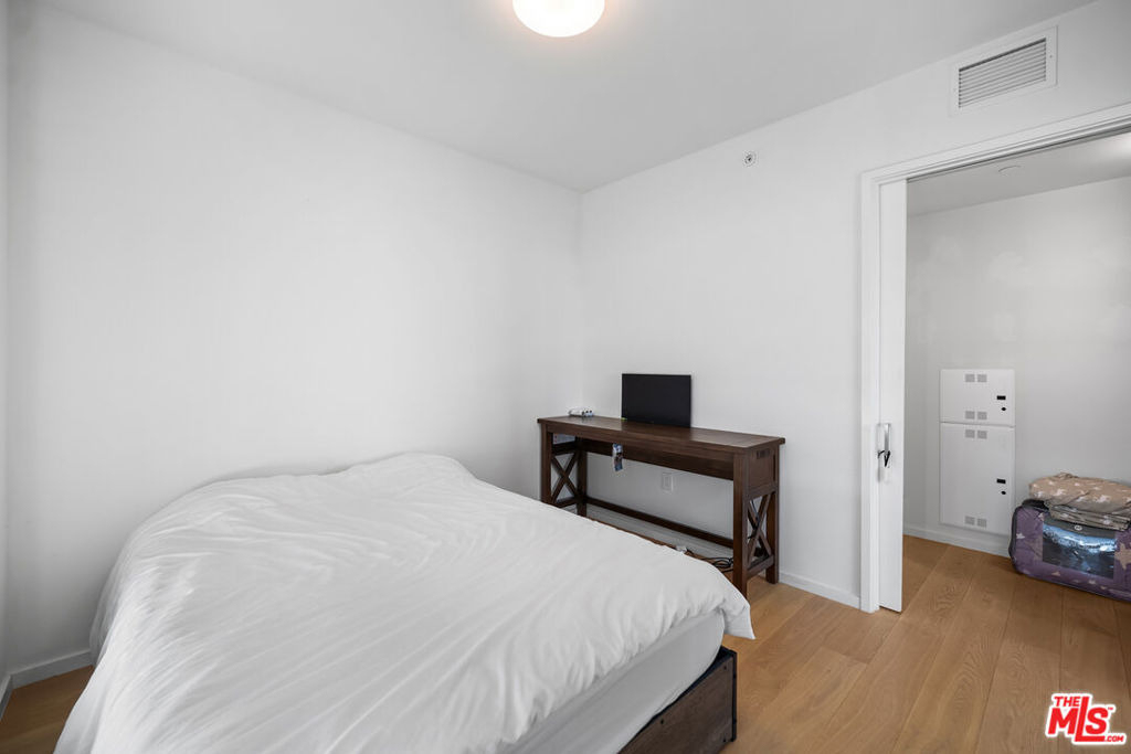 889 Francisco Street - Photo 16