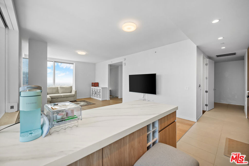 889 Francisco Street - Photo 11