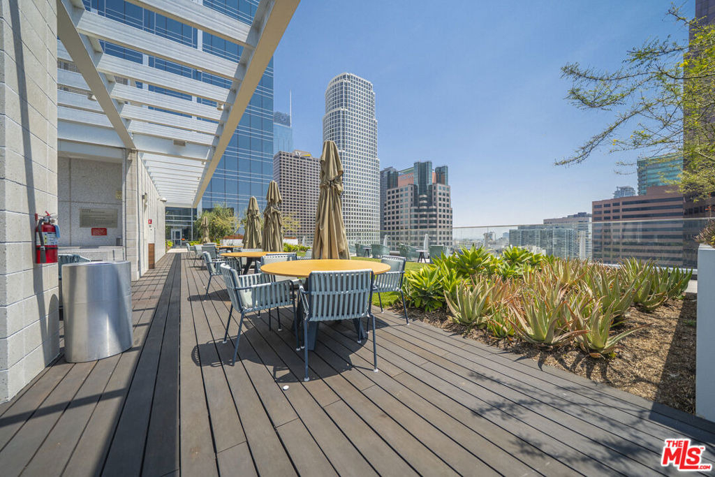 889 Francisco Street - Photo 51