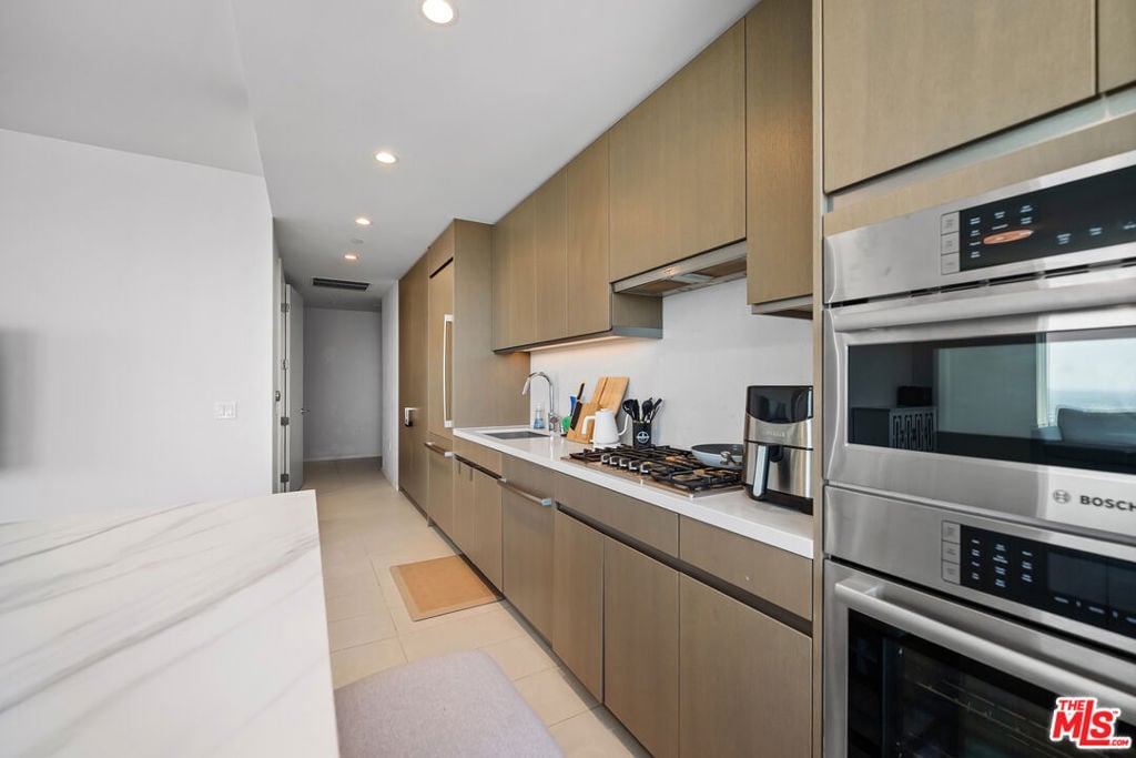 889 Francisco Street - Photo 12