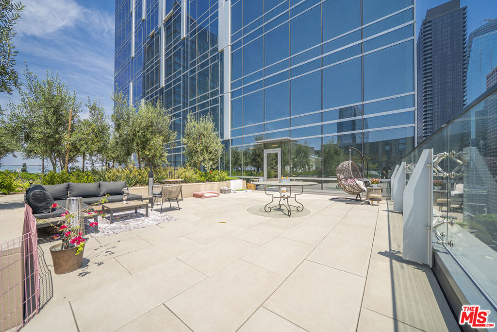 889 Francisco Street - Photo 45