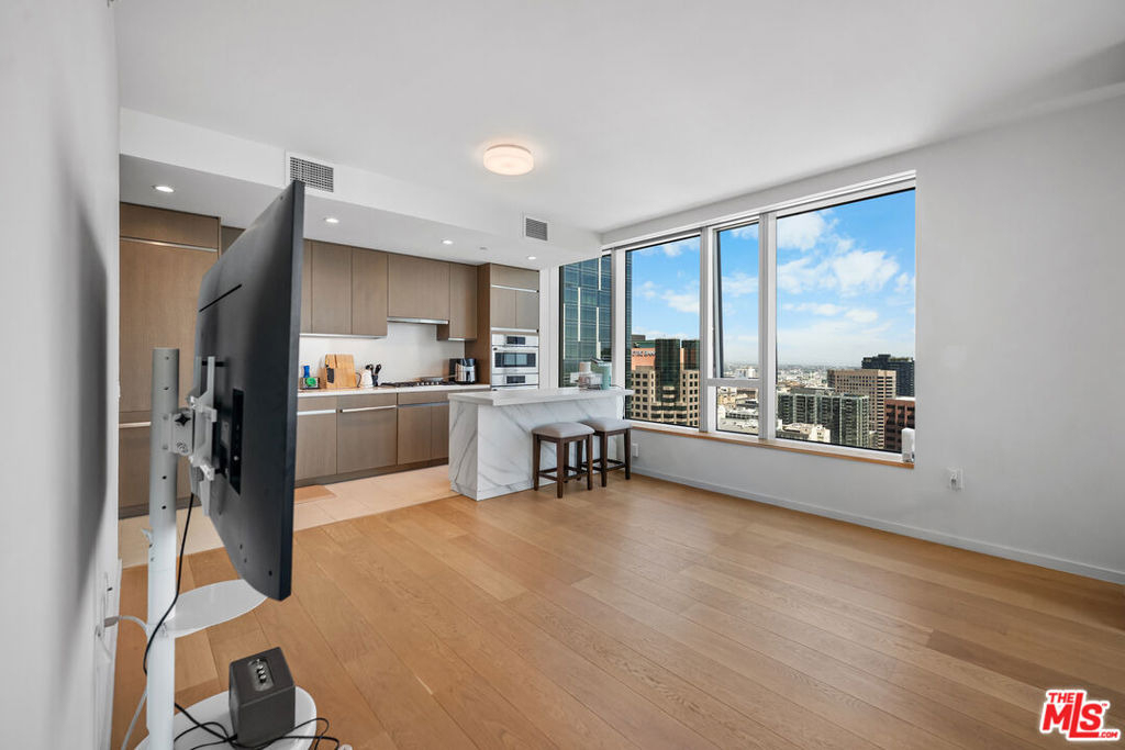 889 Francisco Street - Photo 8