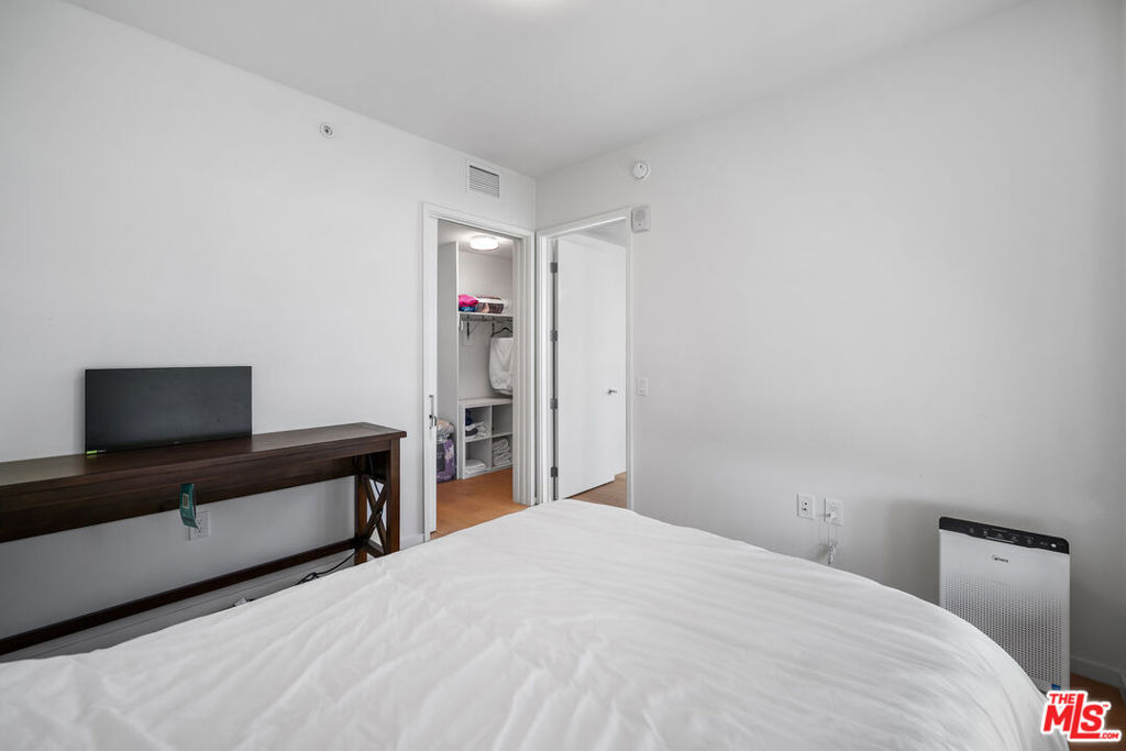 889 Francisco Street - Photo 17