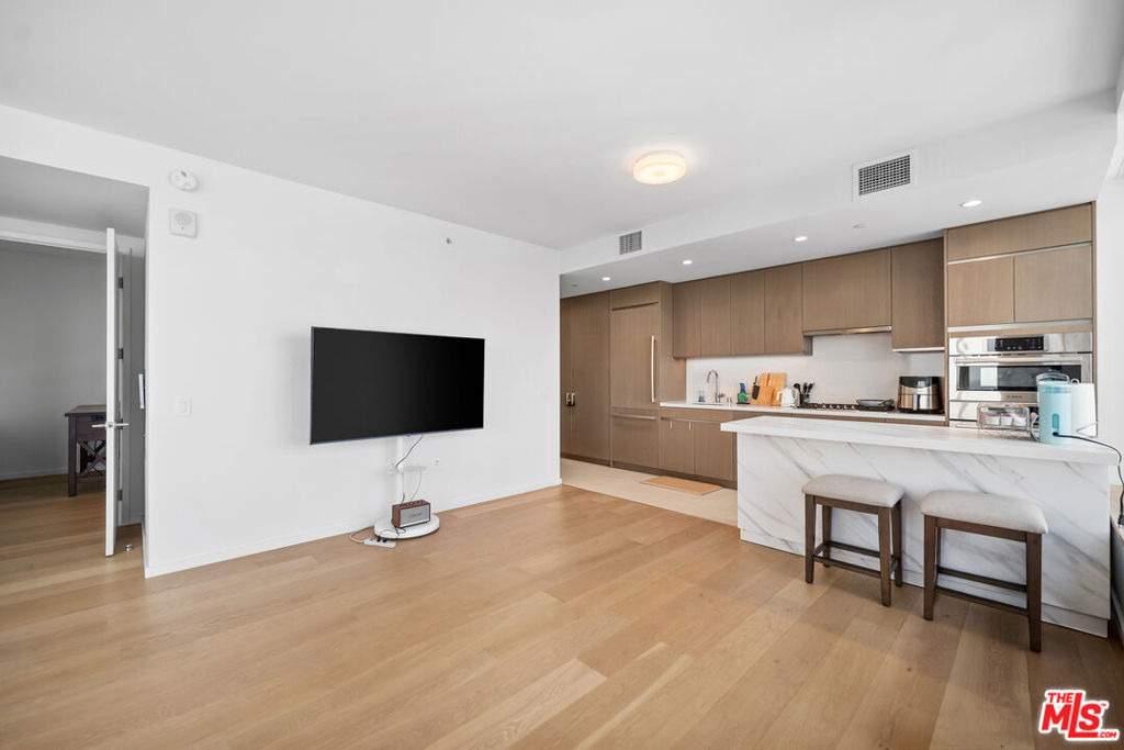 889 Francisco Street - Photo 9