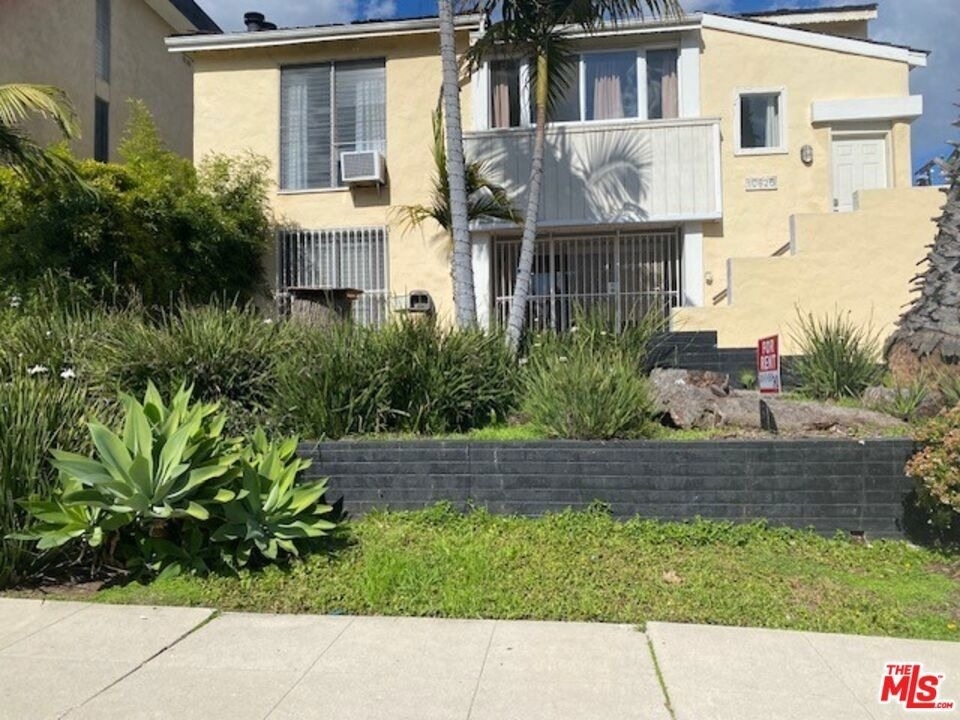 10623 Kinnard Avenue - Photo 1