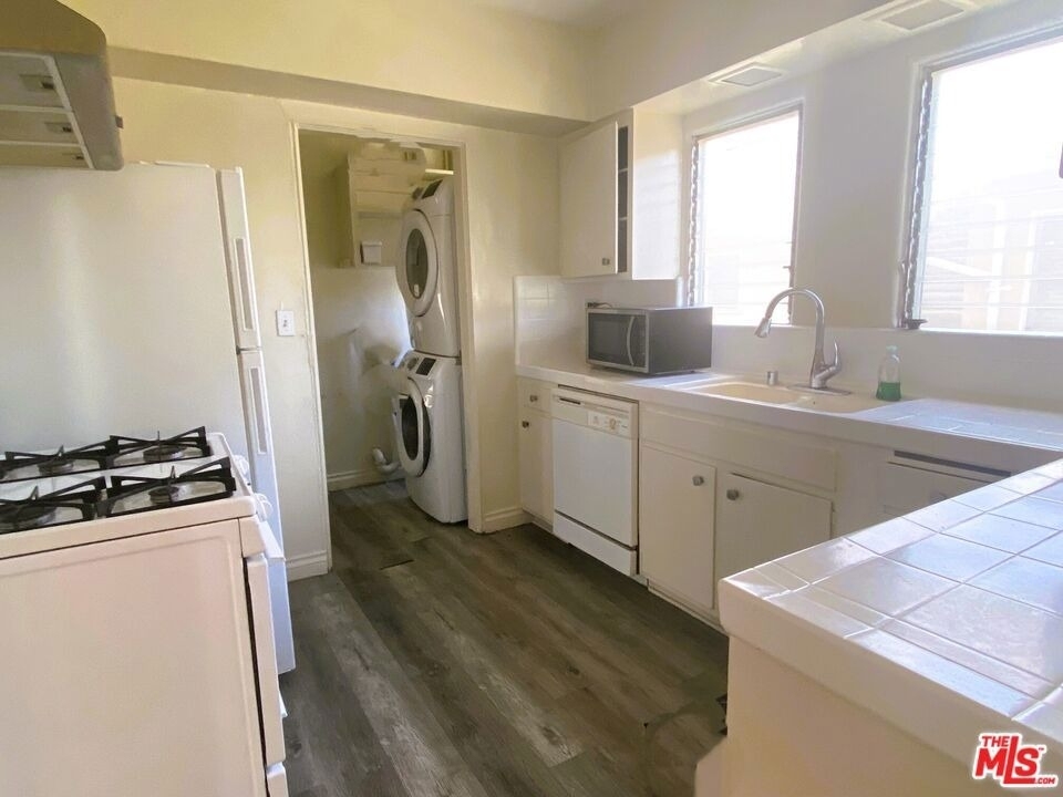 10623 Kinnard Avenue - Photo 11