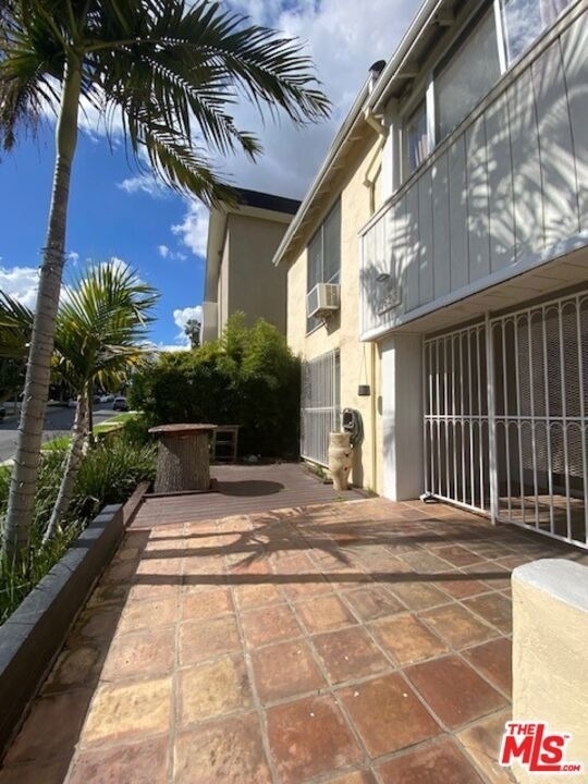10623 Kinnard Avenue - Photo 2