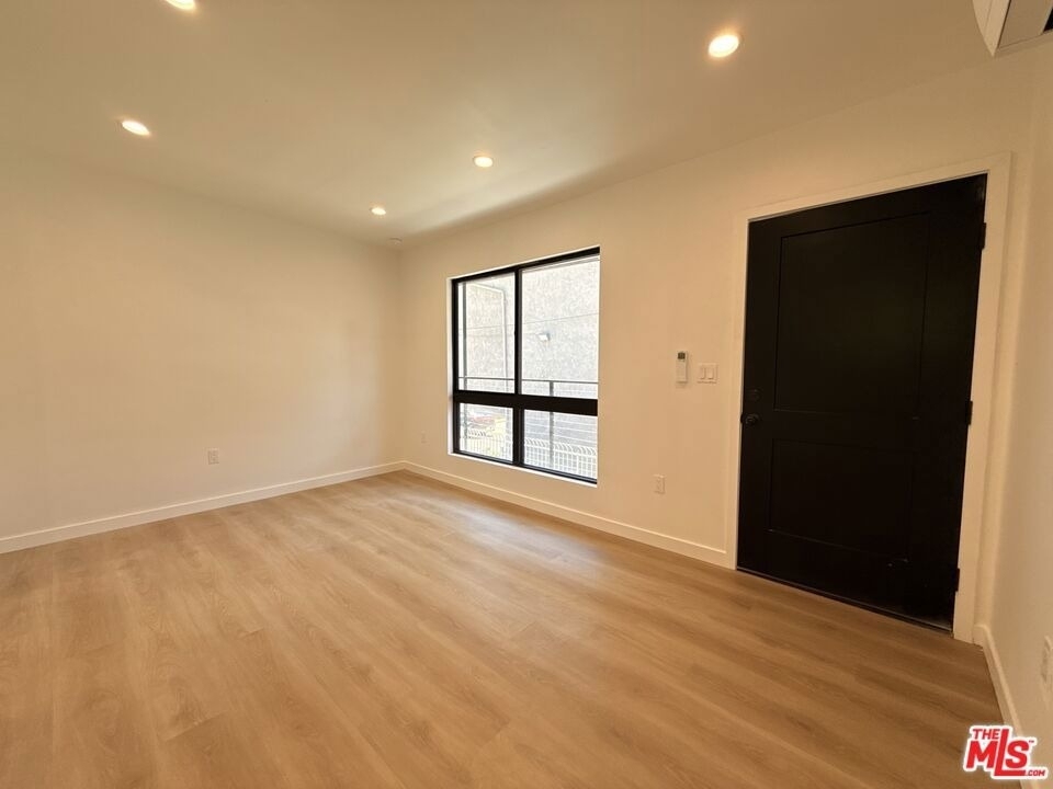 540 Indiana Avenue - Photo 3