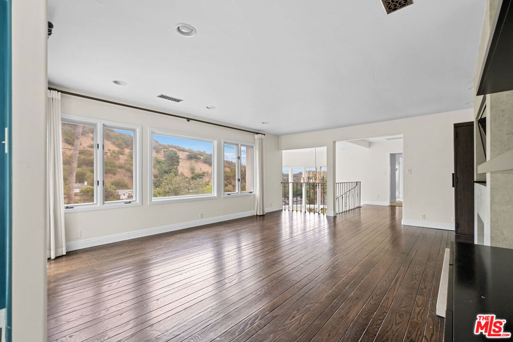 1759 N Beverly Drive - Photo 11