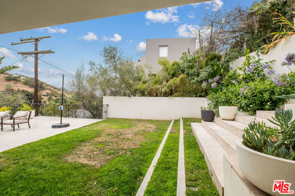 1759 N Beverly Drive - Photo 18