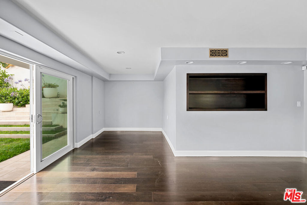 1759 N Beverly Drive - Photo 4