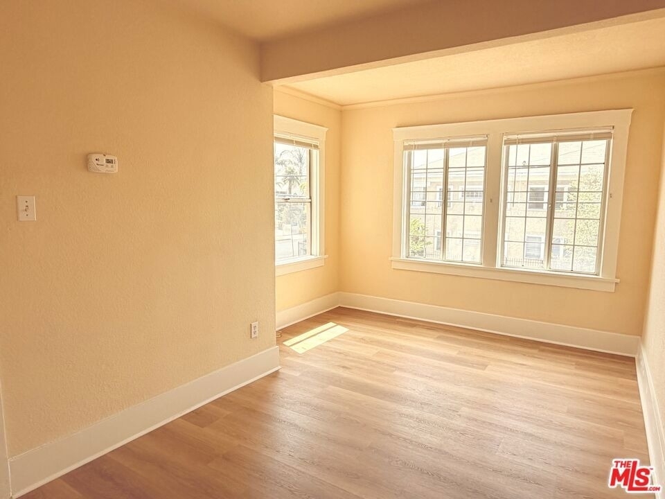 1573 W 30th Street - Photo 10
