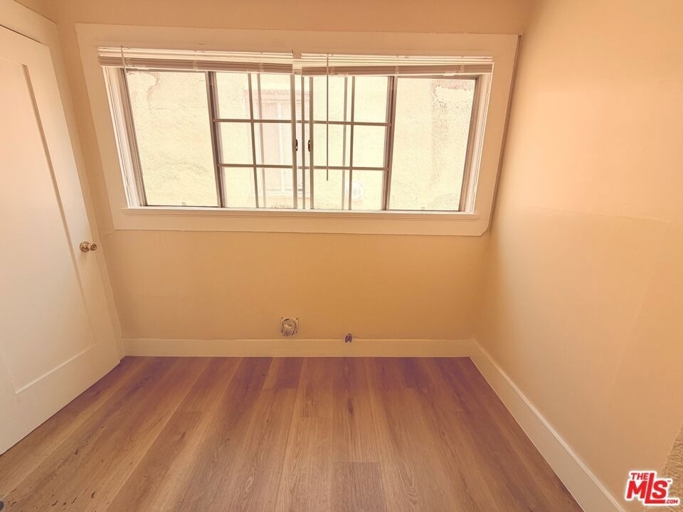 1573 W 30th Street - Photo 9