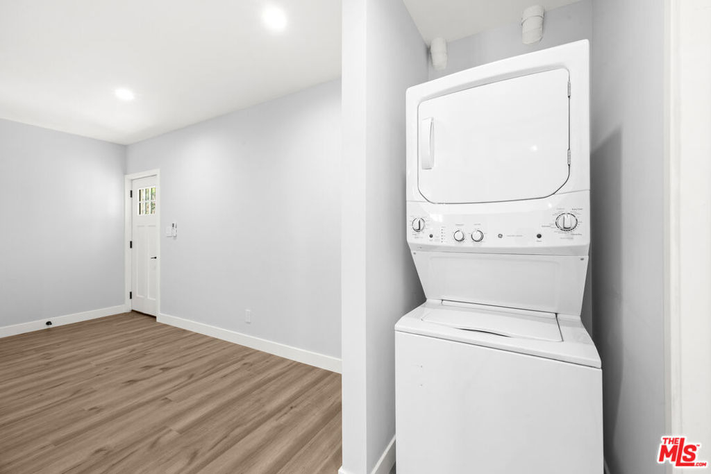 1560 1 S Genesee Avenue - Photo 7