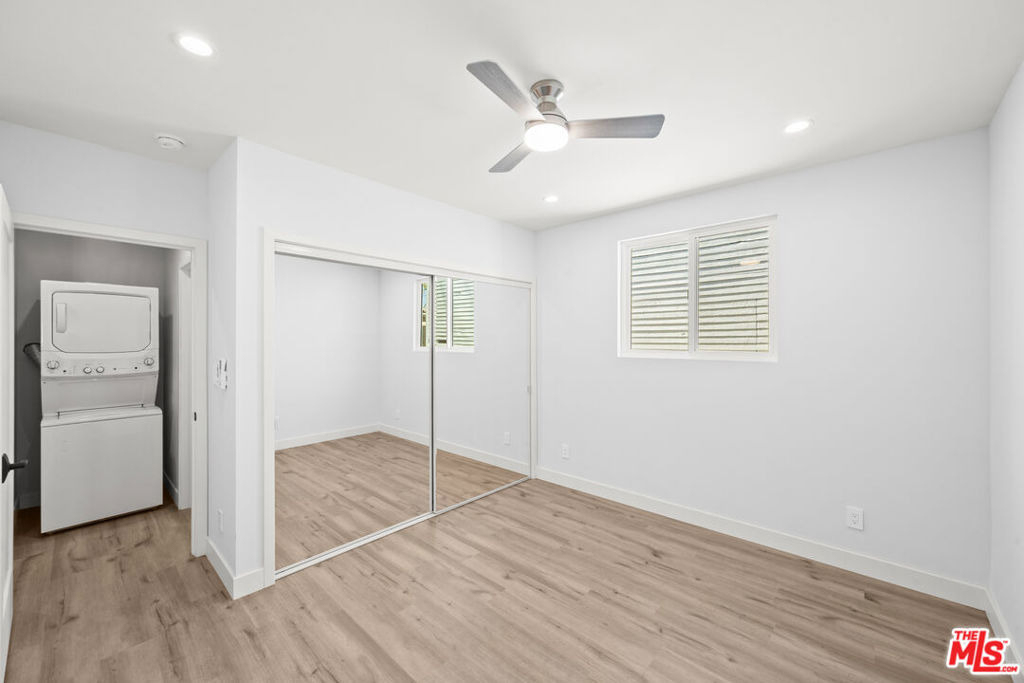 1560 1 S Genesee Avenue - Photo 4