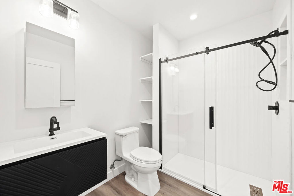 1560 1 S Genesee Avenue - Photo 6