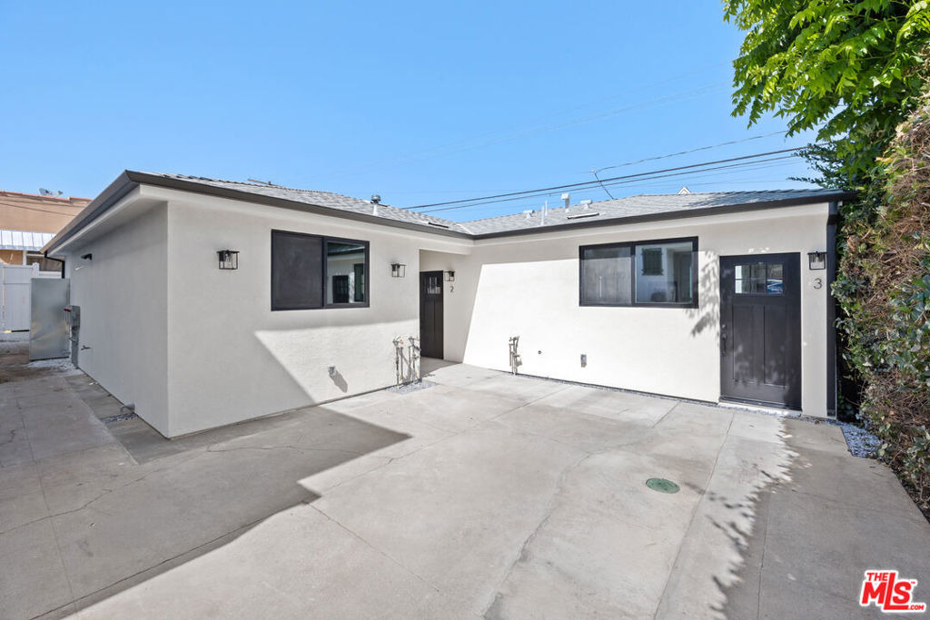 1560 1 S Genesee Avenue - Photo 1
