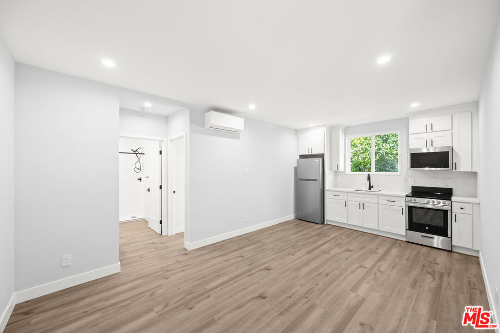 1560 1 S Genesee Avenue - Photo 0