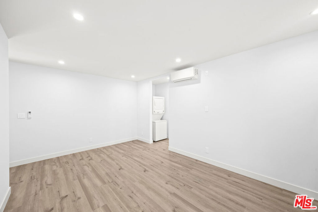 1560 1 S Genesee Avenue - Photo 8