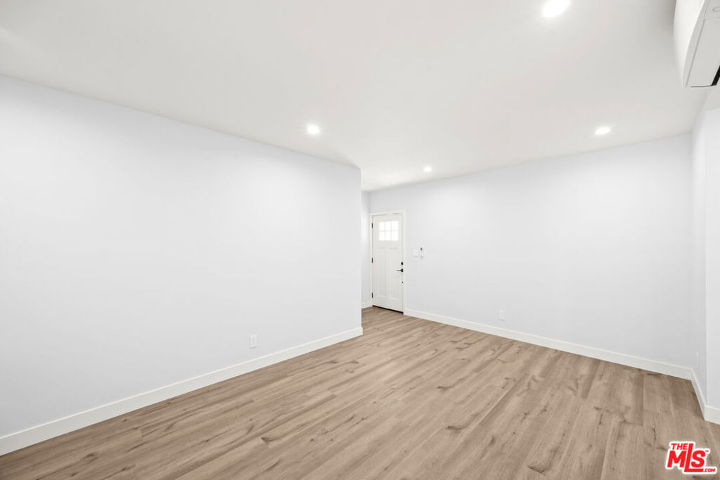 1560 1 S Genesee Avenue - Photo 9