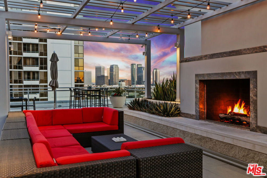 10700 Wilshire Boulevard - Photo 25