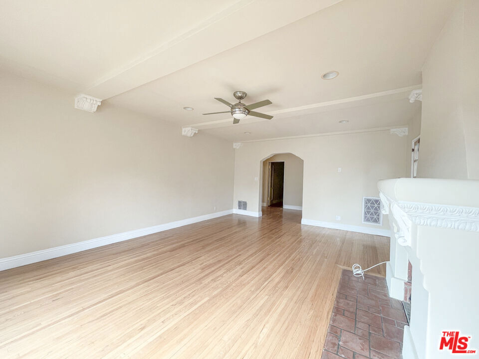 219 S Hamilton Drive - Photo 2