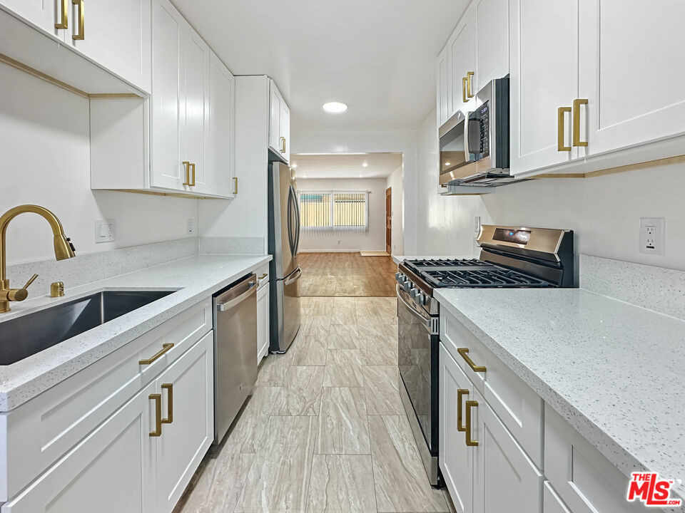 804 E Kelso Street - Photo 2
