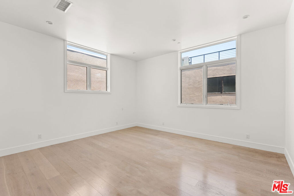 728 Indiana Avenue - Photo 5