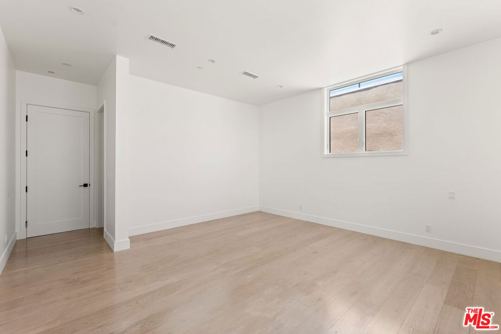 728 Indiana Avenue - Photo 2