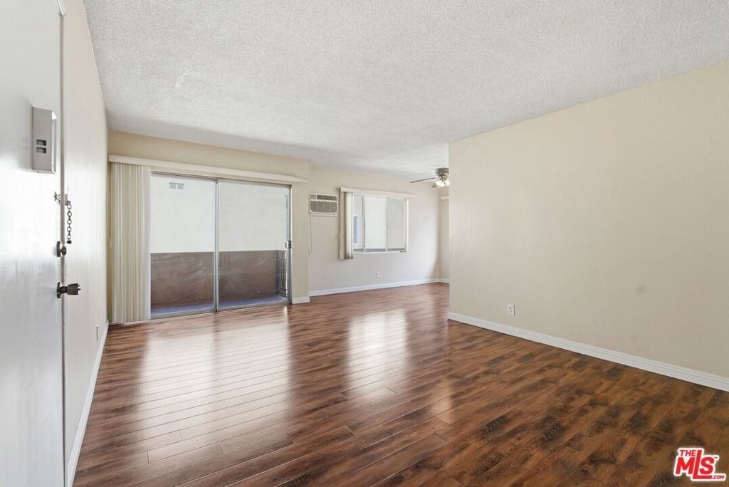 1475 S Wooster Street - Photo 1