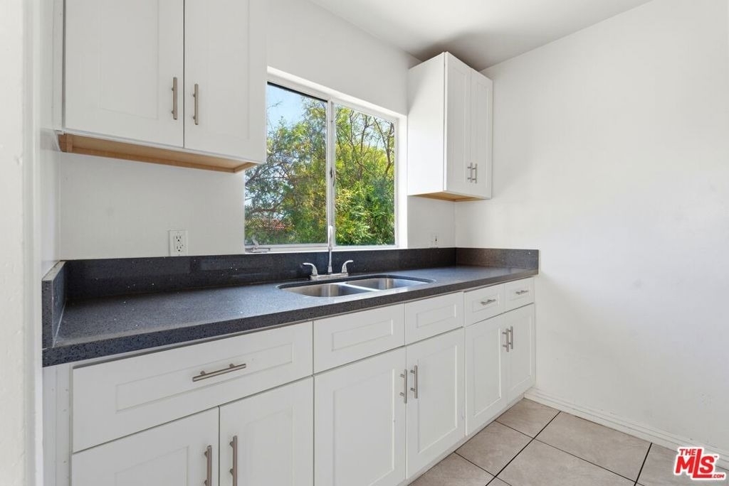 1475 S Wooster Street - Photo 6