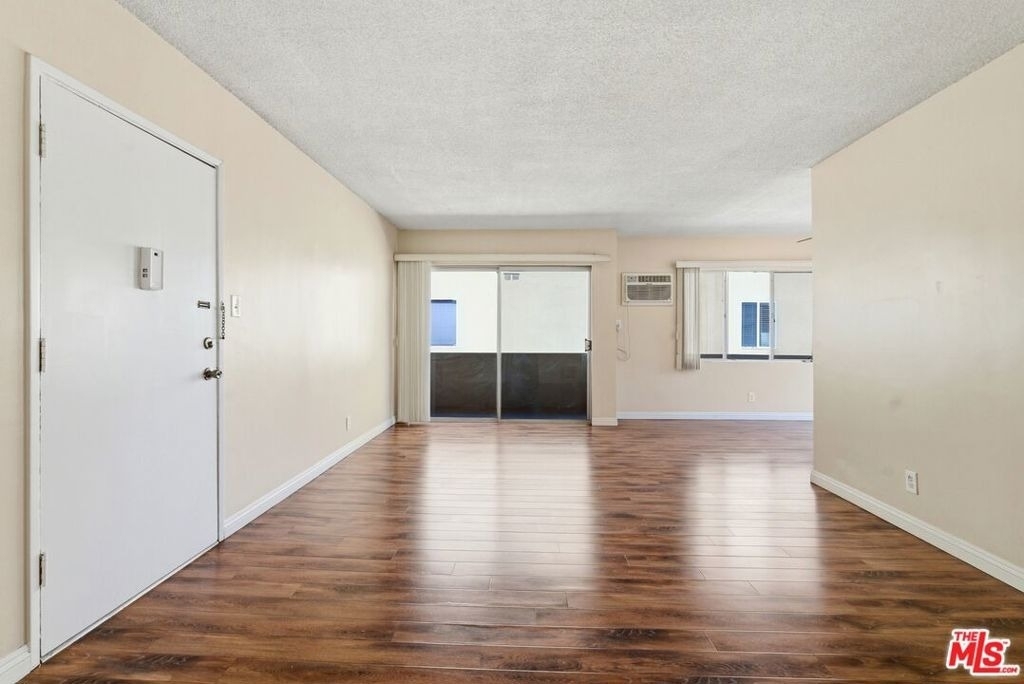 1475 S Wooster Street - Photo 2