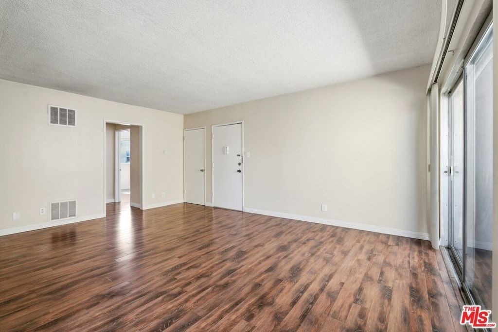1475 S Wooster Street - Photo 3