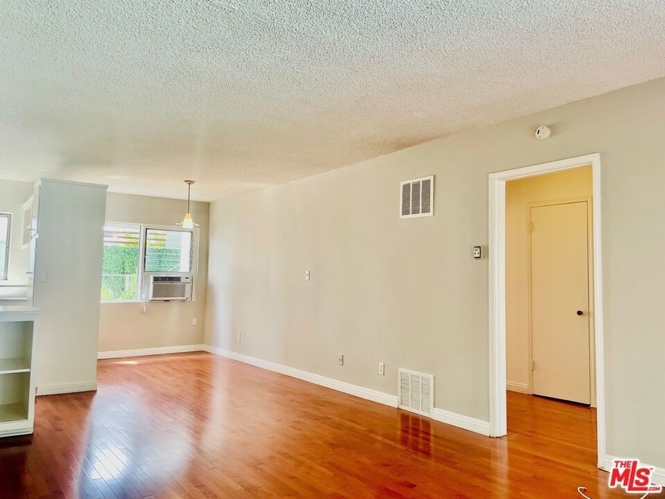 941 N San Vicente Boulevard - Photo 2