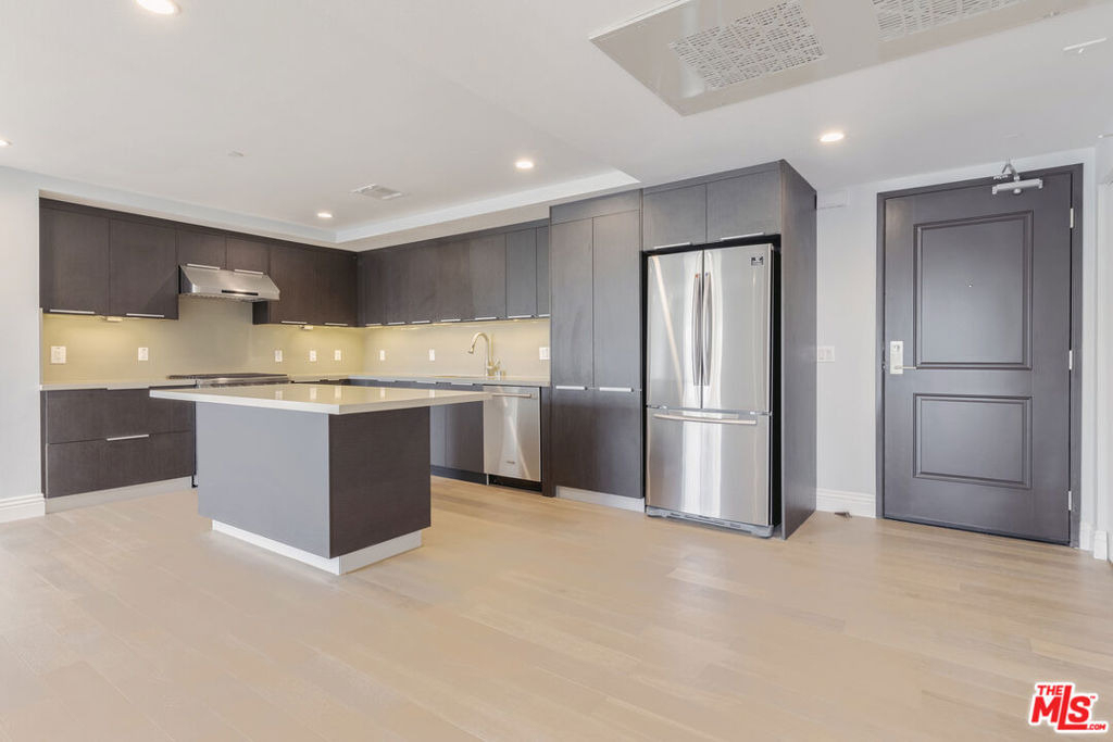 2939 Leeward Avenue - Photo 0