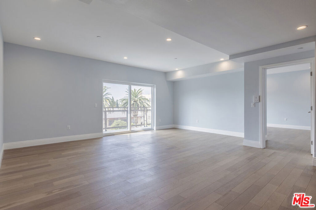 2939 Leeward Avenue - Photo 2