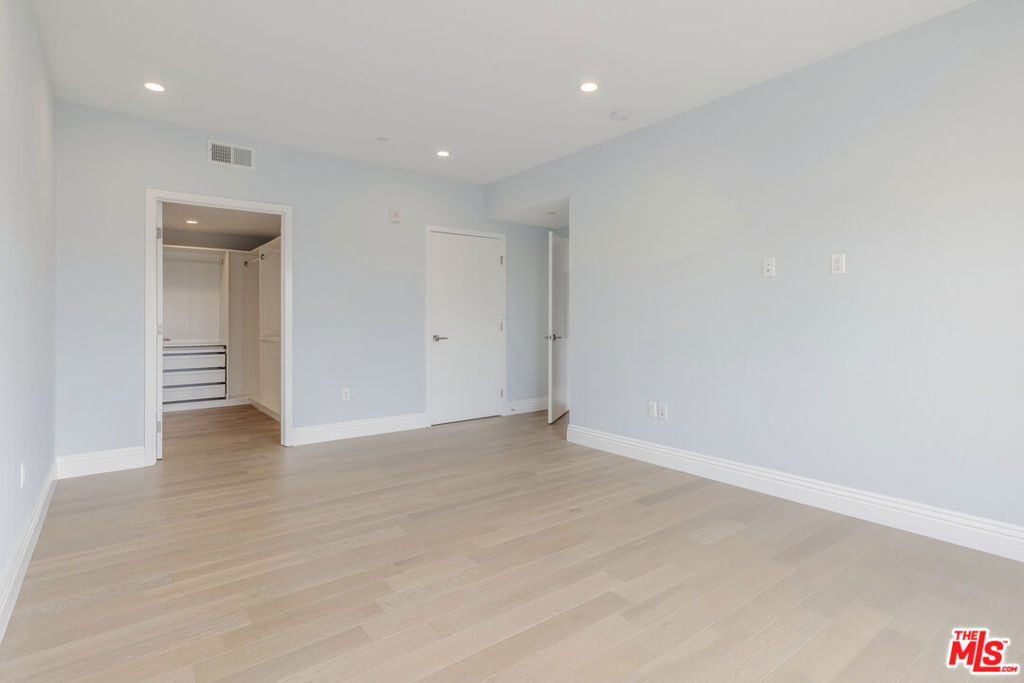 2939 Leeward Avenue - Photo 4