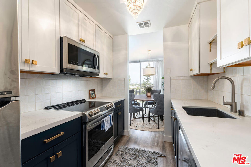 100 S Doheny Drive - Photo 9