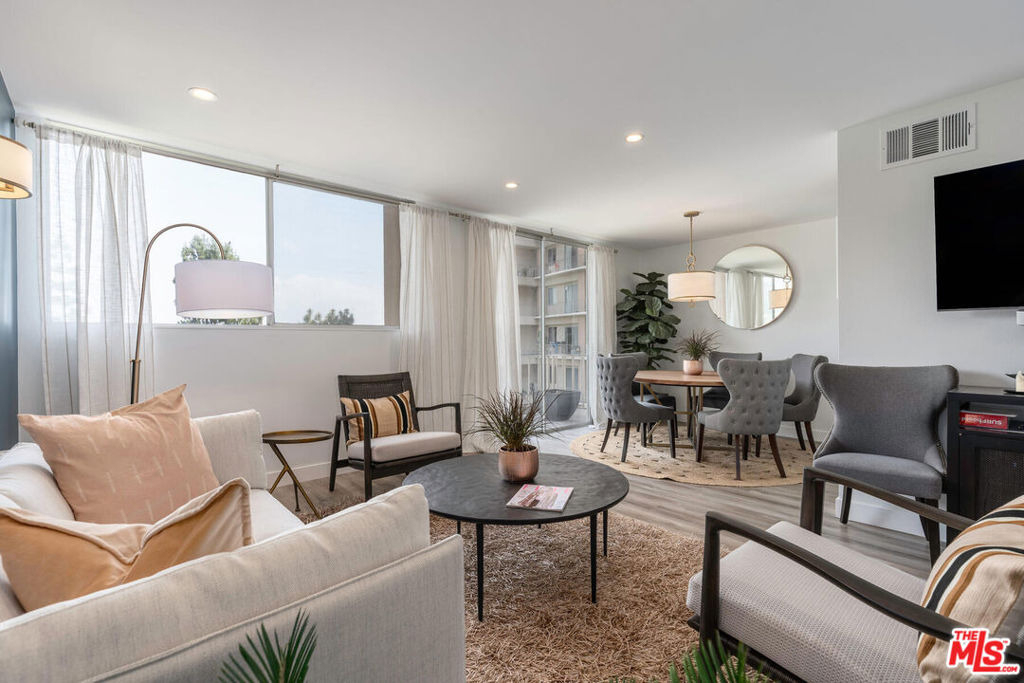 100 S Doheny Drive - Photo 1