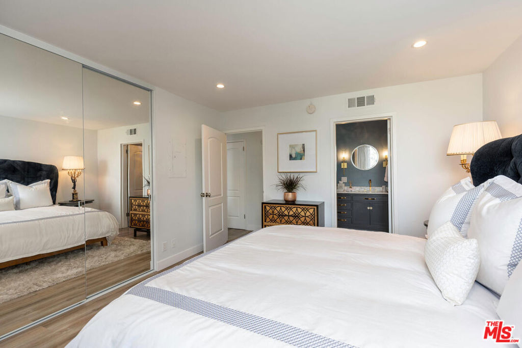 100 S Doheny Drive - Photo 4