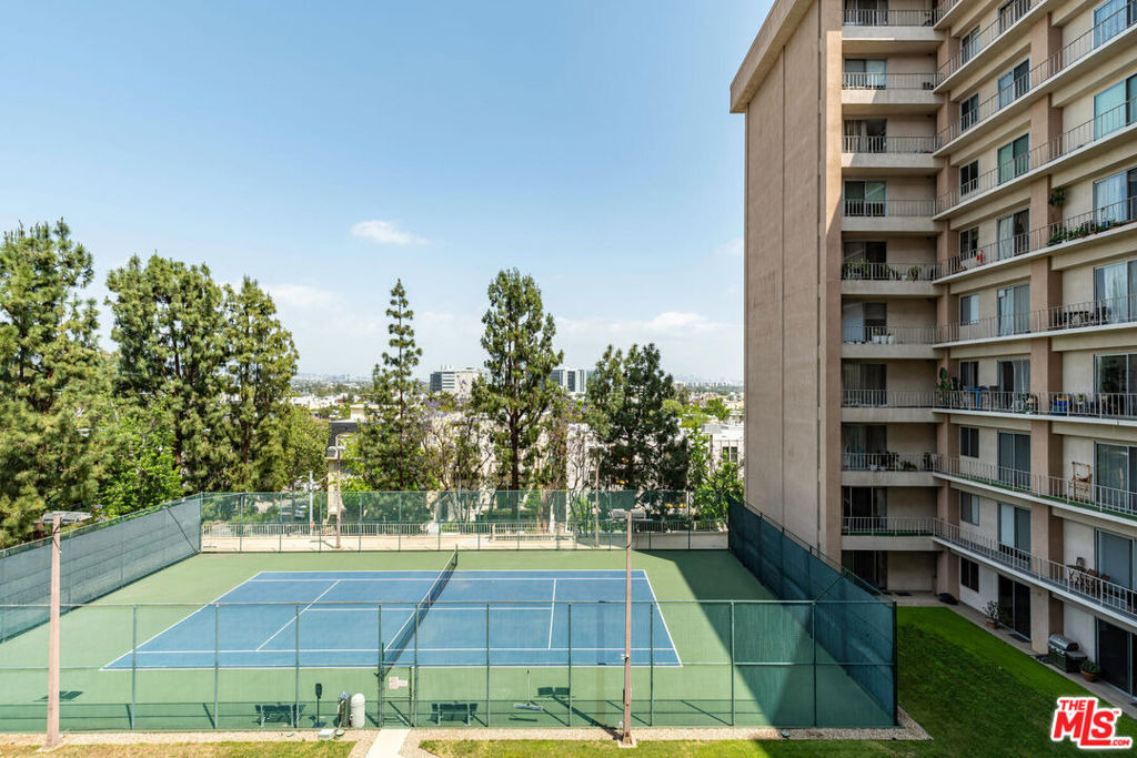 100 S Doheny Drive - Photo 12