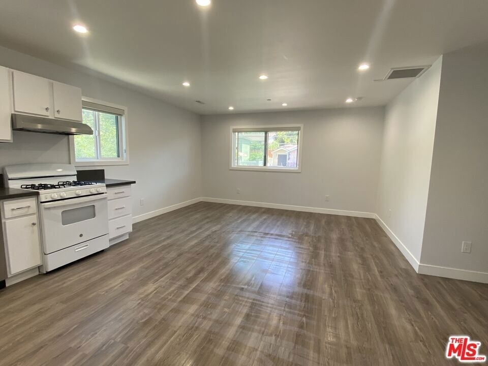 6204 Mayfield Avenue - Photo 5