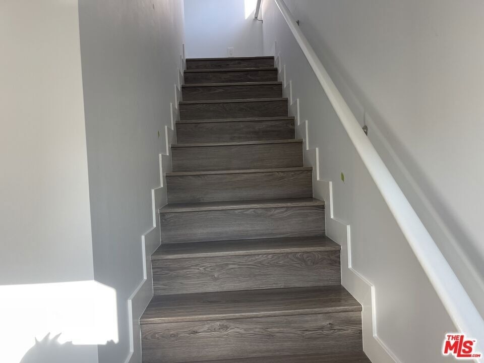 6204 Mayfield Avenue - Photo 2
